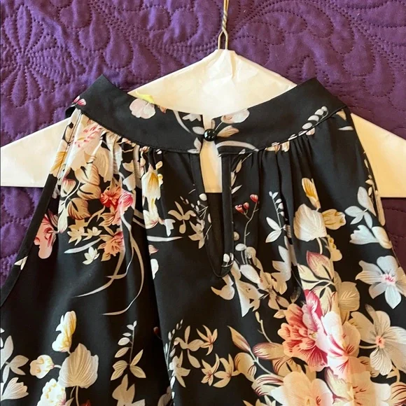 SHEIN Top Bundle (3 Tops) - Picture 7 of 10